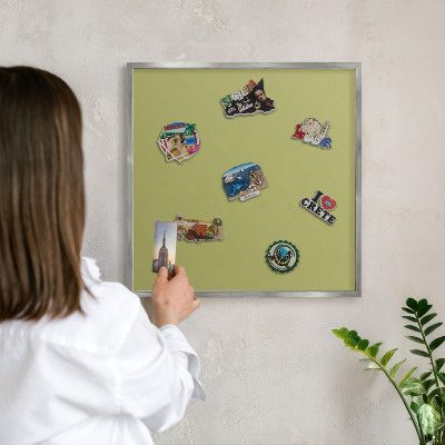 Magneetbord voor souvenir magneten met zilveren lijst Groene vintage
