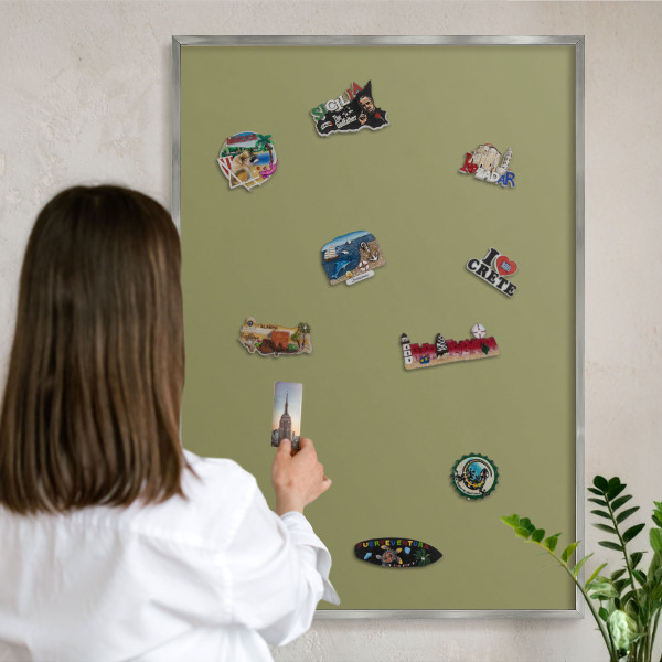Decoratief metalen magneetbord in een zilveren lijst Groen gras