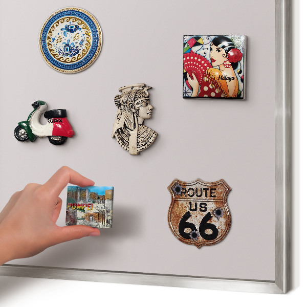 Magneetbord voor souvenir magneten met zilveren lijst Asgrijs