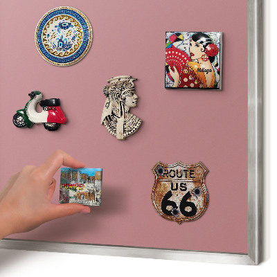 Decoratief metalen magneetbord in een zilveren lijst Oudroze