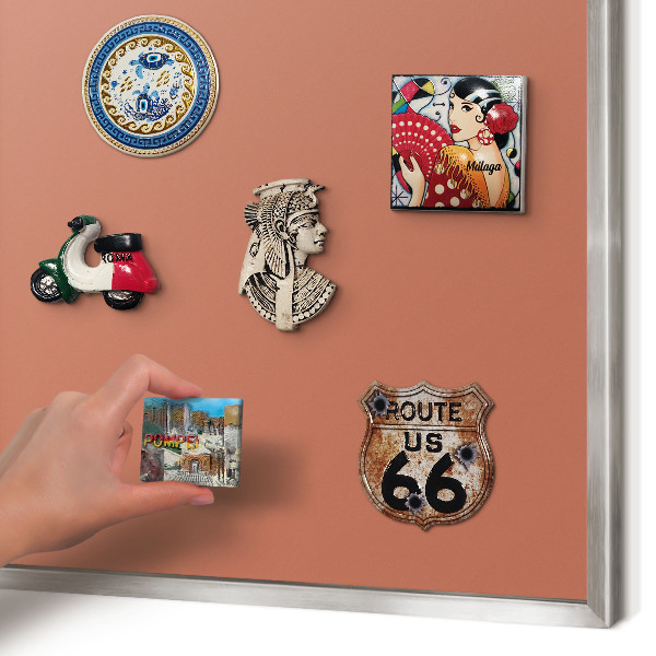Magneetbord voor souvenir magneten met zilveren lijst Baksteenkleur