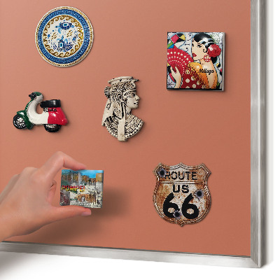 Magneetbord voor souvenir magneten met zilveren lijst Baksteenkleur