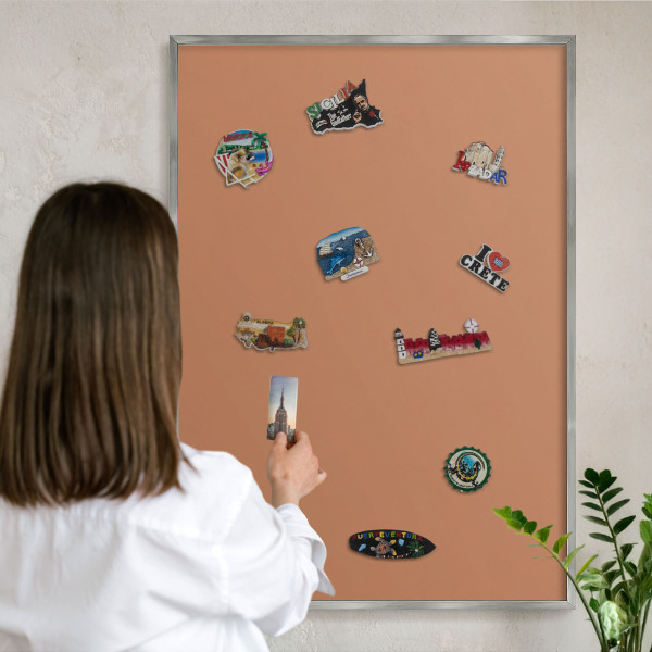 Decoratief metalen magneetbord in een zilveren lijst Doffe oranje