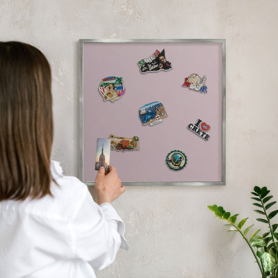 Magneetbord voor souvenir magneten met zilveren lijst Pastel lila