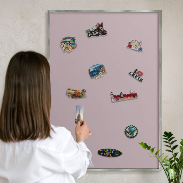 Magneetbord voor souvenir magneten met zilveren lijst Pastel lila