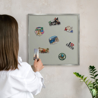 Decoratief metalen magneetbord in een zilveren lijst Neutraal grijs