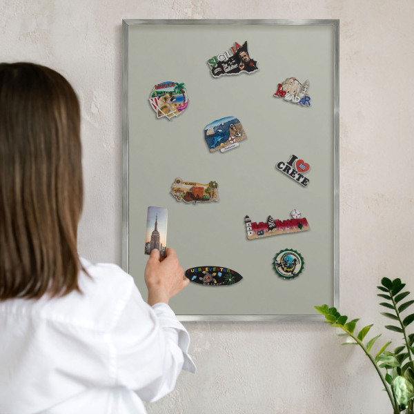 Decoratief metalen magneetbord in een zilveren lijst Neutraal grijs