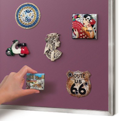 Decoratief metalen magneetbord in een zilveren lijst Paarse kleur