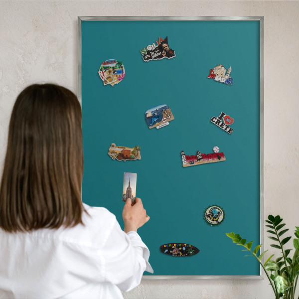 Magneetbord voor souvenir magneten met zilveren lijst Donker turkoois