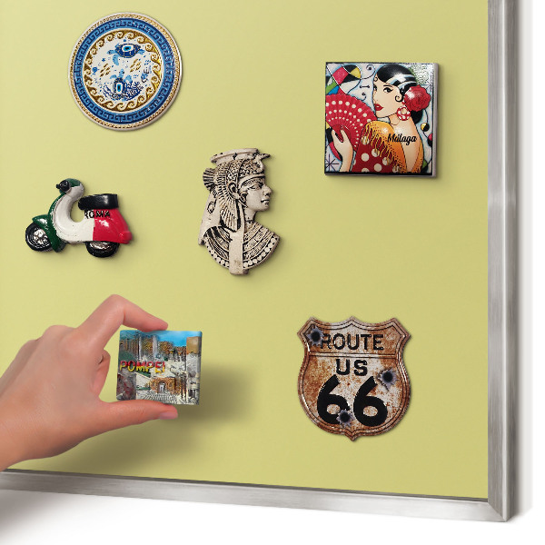 Decoratief metalen magneetbord in een zilveren lijst Lichte mosterd