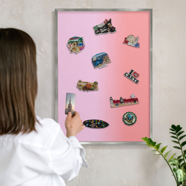 Decoratief metalen magneetbord in een zilveren lijst Subtiele kleurovergang