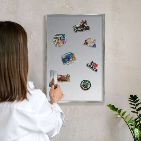 Magneetbord voor souvenir magneten met zilveren lijst Grijze gradiënt