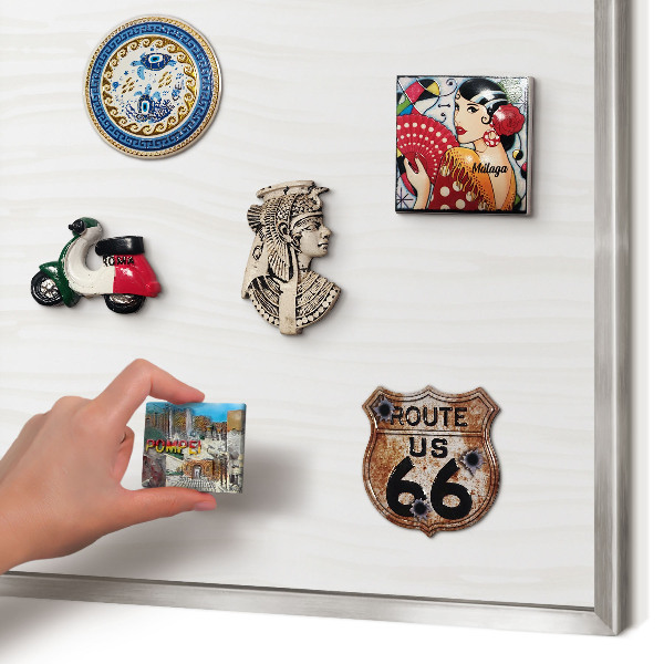 Magneetbord voor souvenir magneten met zilveren lijst Harmonie van lijnen