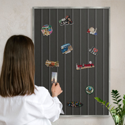 Decoratief metalen magneetbord in een zilveren lijst Paneeltextuur