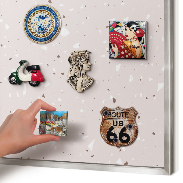Decoratief metalen magneetbord in een zilveren lijst Modern terrazzo