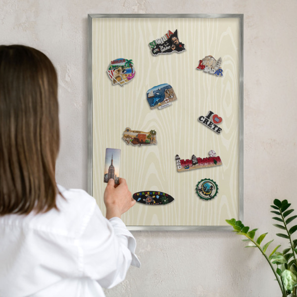 Magneetbord voor souvenir magneten met zilveren lijst Beige korrel