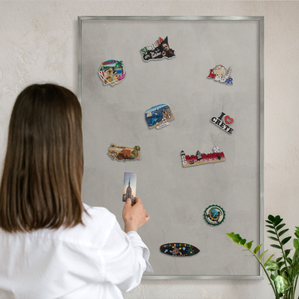 Magneetbord voor souvenir magneten met zilveren lijst Grijze achtergrond
