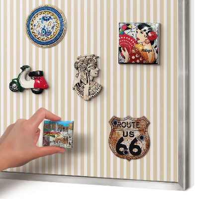 Decoratief metalen magneetbord in een zilveren lijst Verticale strepen