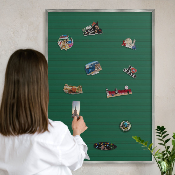 Magneetbord voor souvenir magneten met zilveren lijst Groene strepen