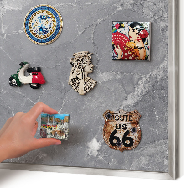 Magneetbord voor souvenir magneten met zilveren lijst Grijs marmer