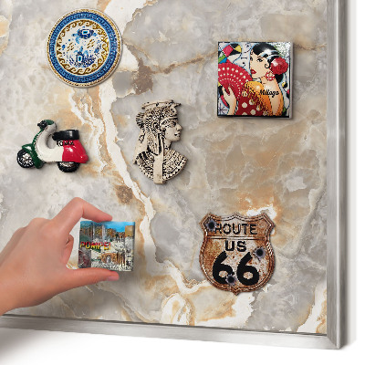 Magneetbord voor souvenir magneten met zilveren lijst Marmeren elegantie