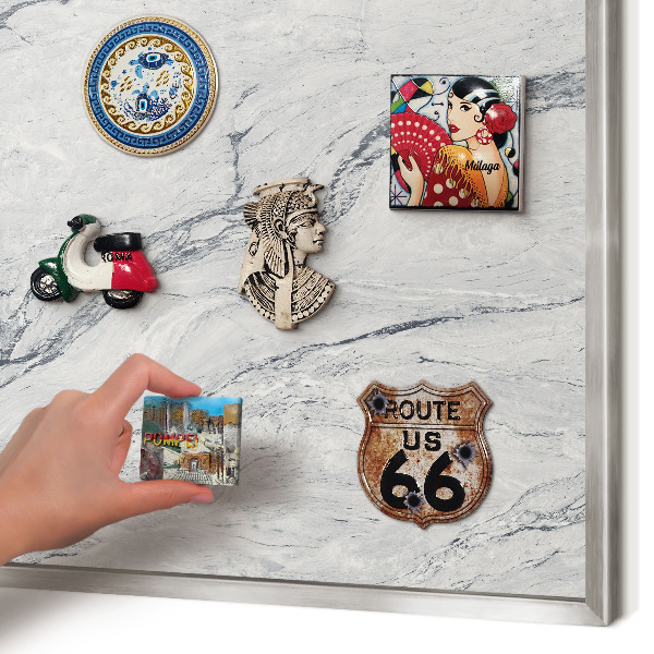 Magneetbord voor souvenir magneten met zilveren lijst Grijze elegantie