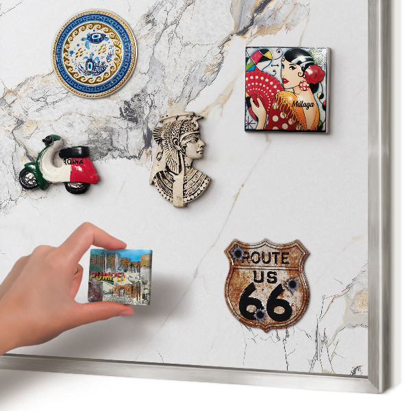 Decoratief metalen magneetbord in een zilveren lijst Marmereffect
