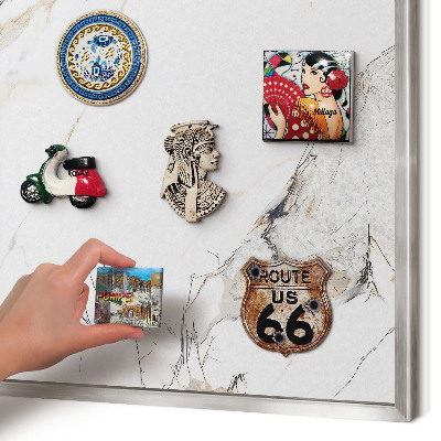 Decoratief metalen magneetbord in een zilveren lijst Marmereffect