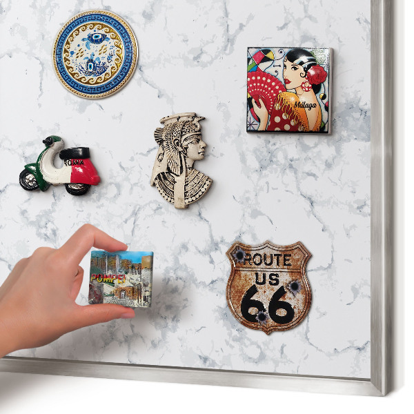 Decoratief metalen magneetbord in een zilveren lijst Marmeresthetiek