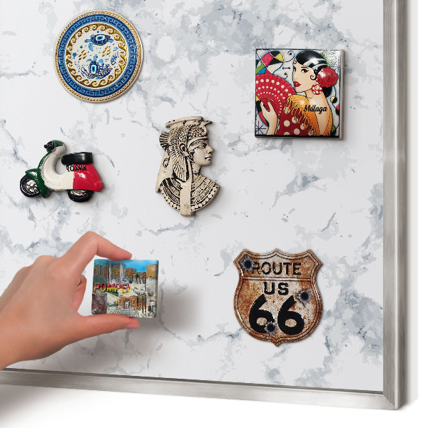 Decoratief metalen magneetbord in een zilveren lijst Marmeresthetiek
