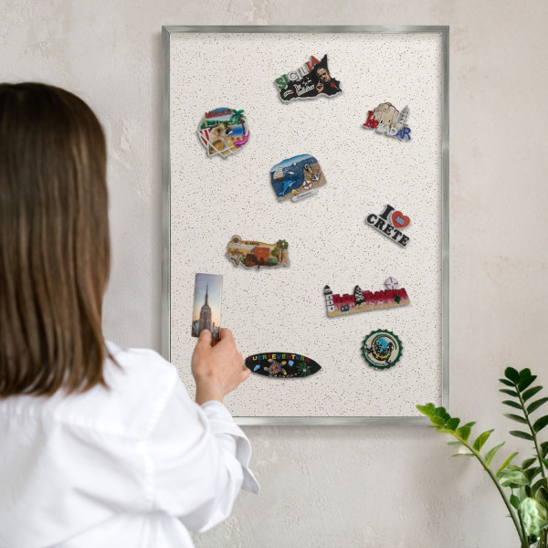 Magneetbord voor souvenir magneten met zilveren lijst Kleine puntjes