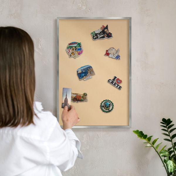 Decoratief metalen magneetbord in een zilveren lijst Romige Harmonie