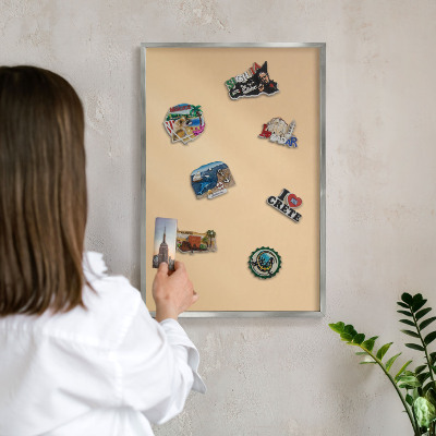 Decoratief metalen magneetbord in een zilveren lijst Romige Harmonie
