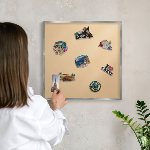Decoratief metalen magneetbord in een zilveren lijst Romige Harmonie
