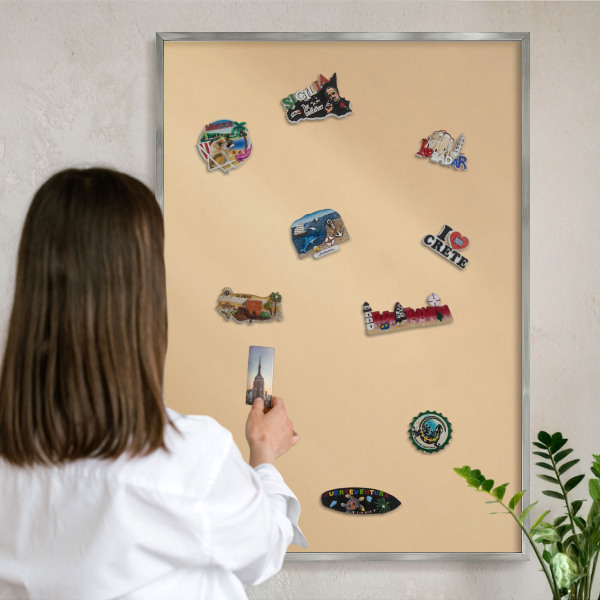 Decoratief metalen magneetbord in een zilveren lijst Romige Harmonie