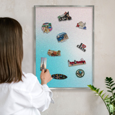 Magneetbord voor souvenir magneten met zilveren lijst Pastel abstractie