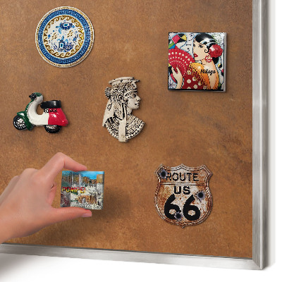 Decoratief metalen magneetbord in een zilveren lijst Bruine textuur