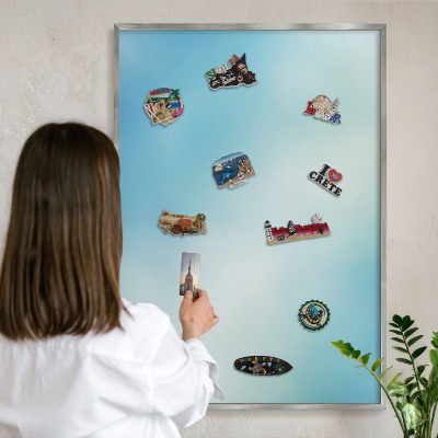 Decoratief metalen magneetbord in een zilveren lijst Blauwe lucht