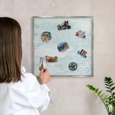 Magneetbord voor souvenir magneten met zilveren lijst Pastelkleurige schaafwonden