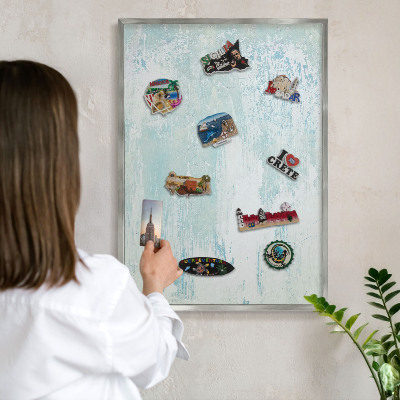 Magneetbord voor souvenir magneten met zilveren lijst Pastelkleurige schaafwonden