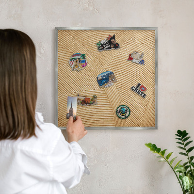 Decoratief metalen magneetbord in een zilveren lijst Structurele lijnen