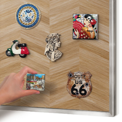 Magneetbord voor souvenir magneten met zilveren lijst Houten visgraatmotief