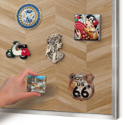 Magneetbord voor souvenir magneten met zilveren lijst Houten visgraatmotief
