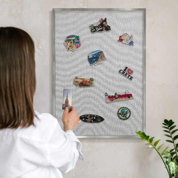 Magneetbord voor souvenir magneten met zilveren lijst Subtiele elegantie