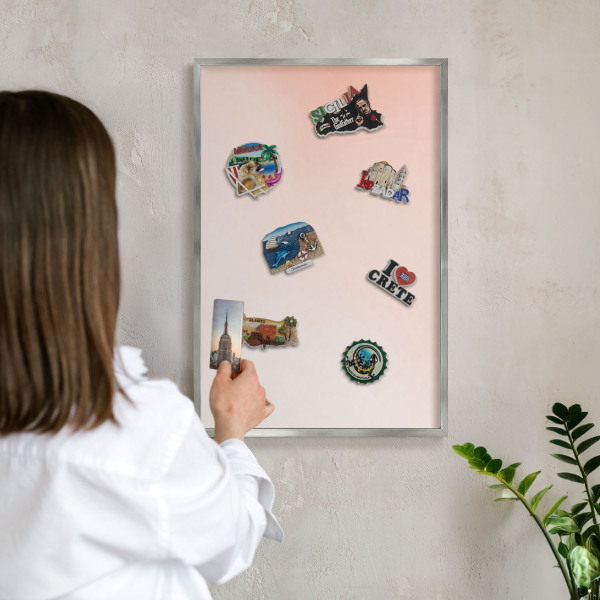 Magneetbord voor souvenir magneten met zilveren lijst Pastel Charm