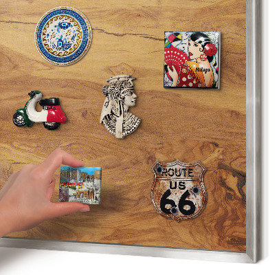Decoratief metalen magneetbord in een zilveren lijst Natuurlijk hout