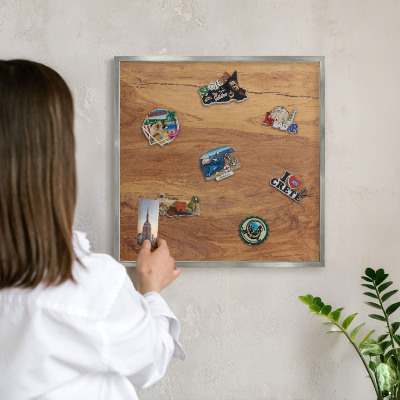 Decoratief metalen magneetbord in een zilveren lijst Natuurlijk hout