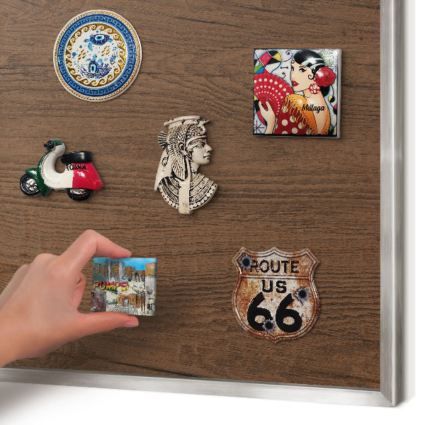 Decoratief metalen magneetbord in een zilveren lijst Houtstructuur