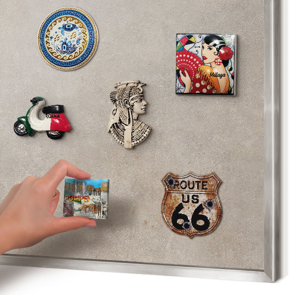 Decoratief metalen magneetbord in een zilveren lijst Neutrale elegantie