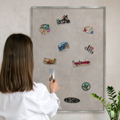Decoratief metalen magneetbord in een zilveren lijst Neutrale elegantie